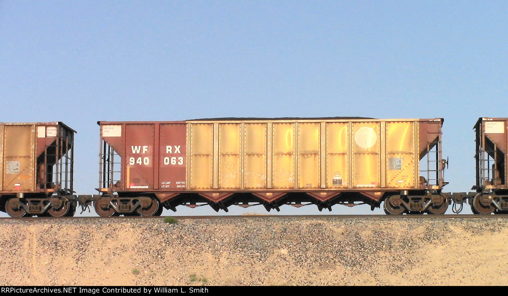 WB Unit Loaded Hooper Frt at Erie NV W-Pshr -85